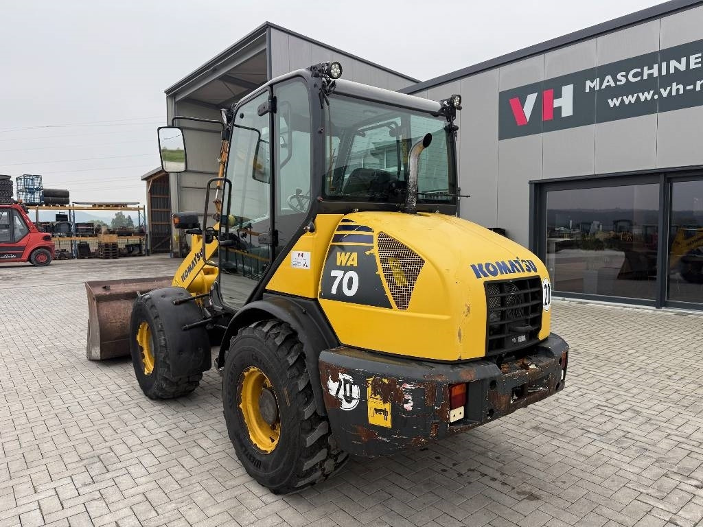 Komatsu WA 70-5 - Gumikerekes homlokrakodó: 3 kép. Komatsu WA 70-5 - Gumikerekes homlokrakodó: 3 kép.