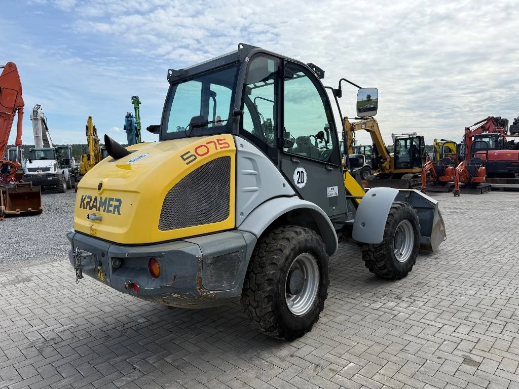 Kramer 5075 - Gumikerekes homlokrakodó: 5 kép. Kramer 5075 - Gumikerekes homlokrakodó: 5 kép.
