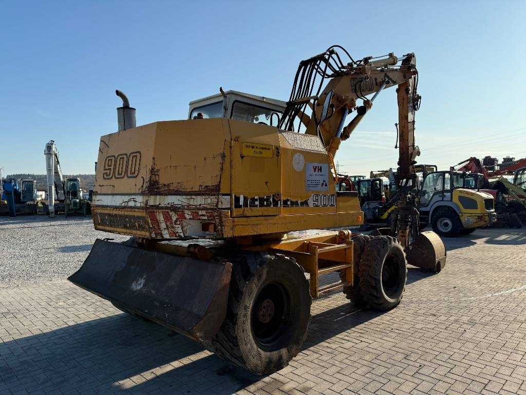 Liebherr A 900 C - Gumikerekes kotró: 4 kép. Liebherr A 900 C - Gumikerekes kotró: 4 kép.