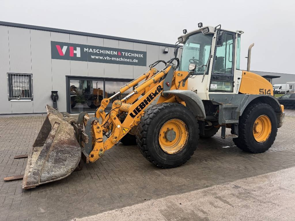 Liebherr L 514 - Gumikerekes homlokrakodó: 1 kép. Liebherr L 514 - Gumikerekes homlokrakodó: 1 kép.