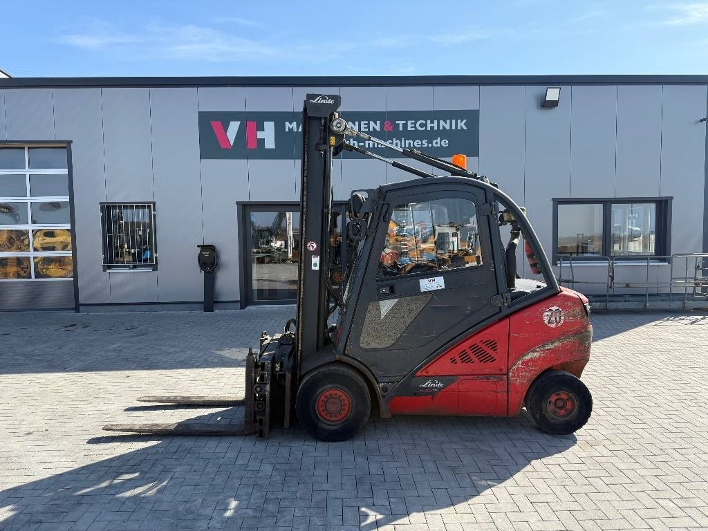 Linde H 30 D - Dízel targonca: 1 kép. Linde H 30 D - Dízel targonca: 1 kép.