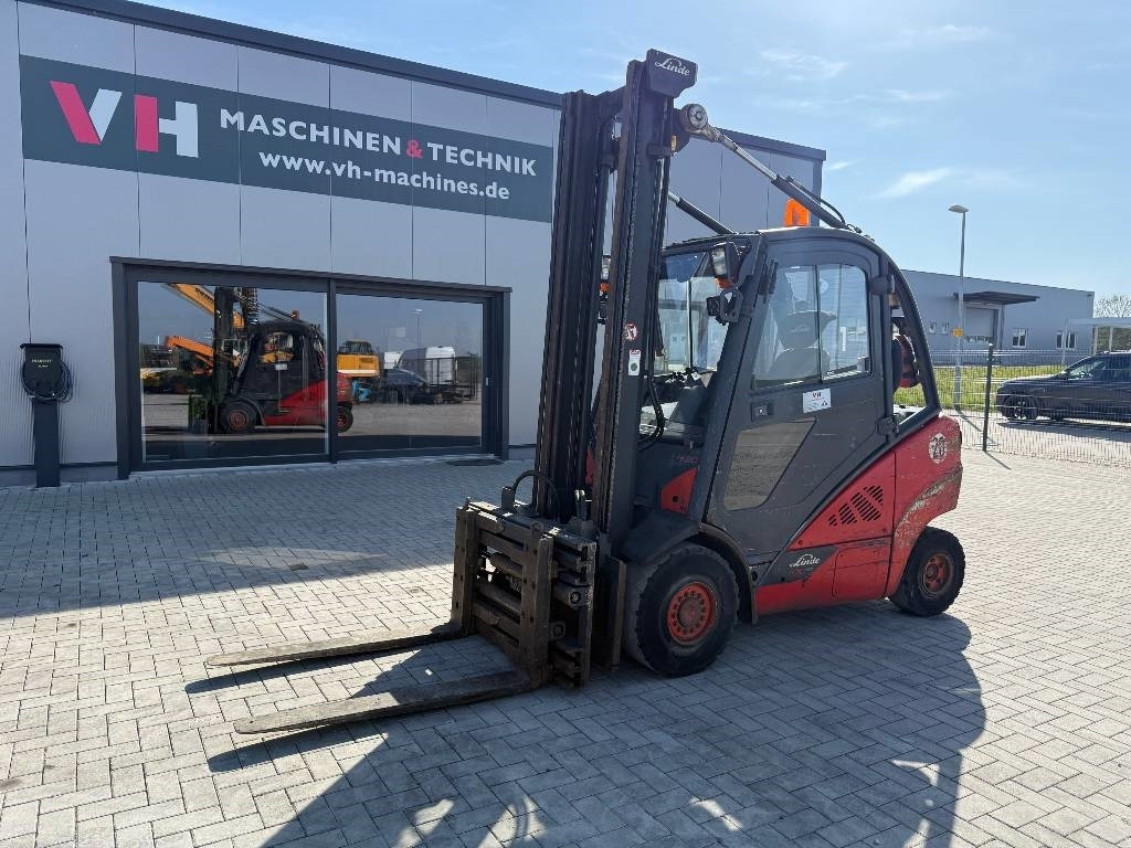 Linde H 30 D - Dízel targonca: 2 kép. Linde H 30 D - Dízel targonca: 2 kép.