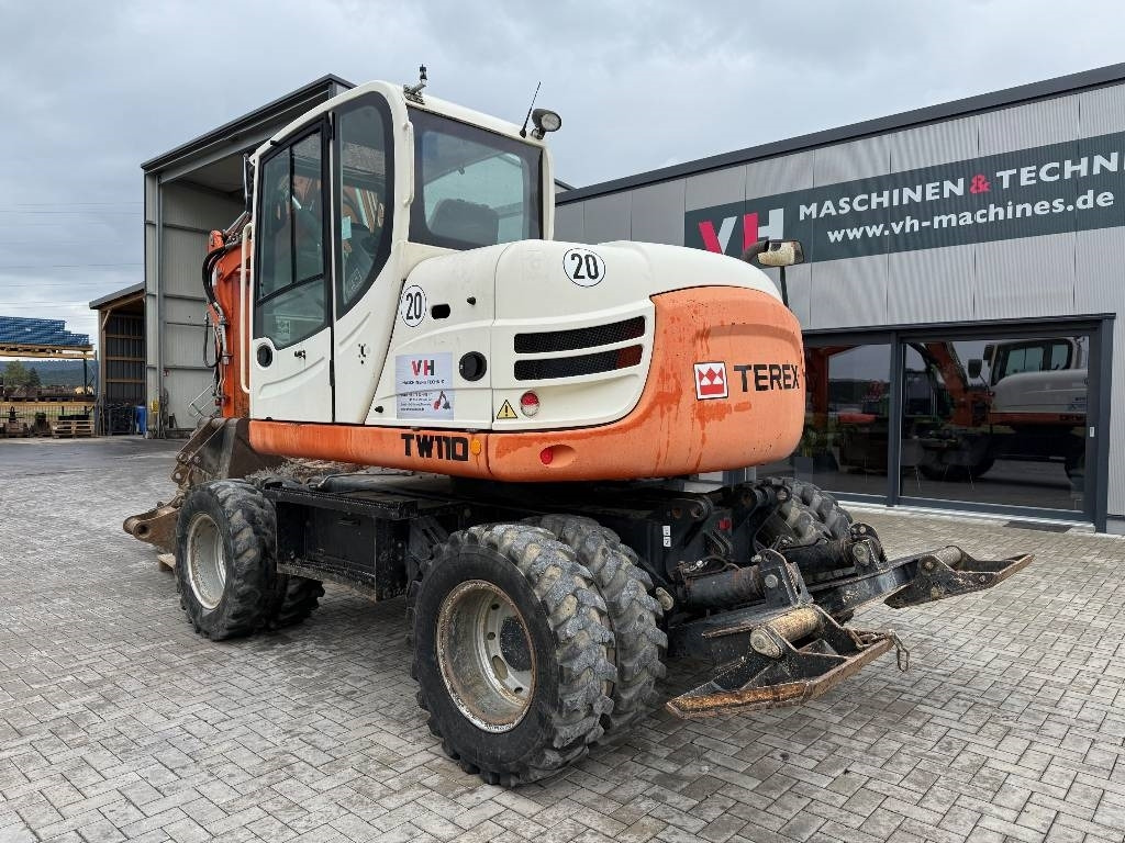 Terex TW 110 - Gumikerekes kotró: 3 kép. Terex TW 110 - Gumikerekes kotró: 3 kép.