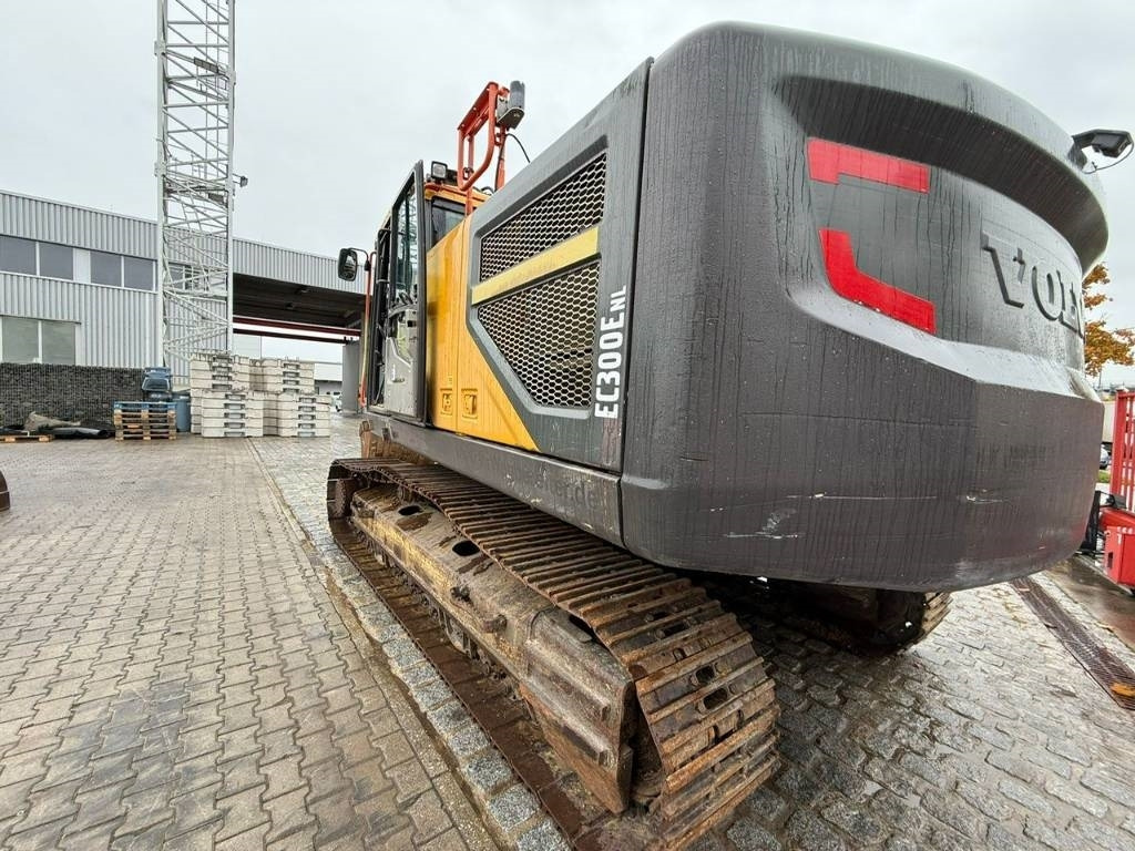 Volvo EC 300 E - Lánctalpas kotró: 4 kép. Volvo EC 300 E - Lánctalpas kotró: 4 kép.