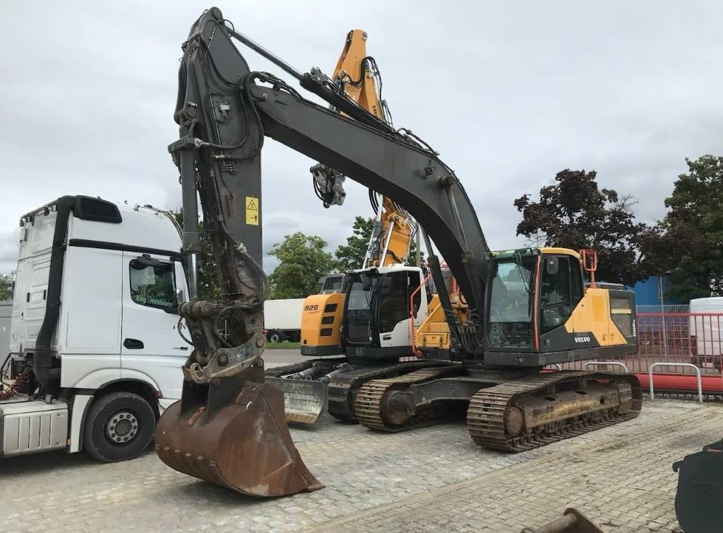 Volvo EC 300 E - Lánctalpas kotró: 1 kép. Volvo EC 300 E - Lánctalpas kotró: 1 kép.