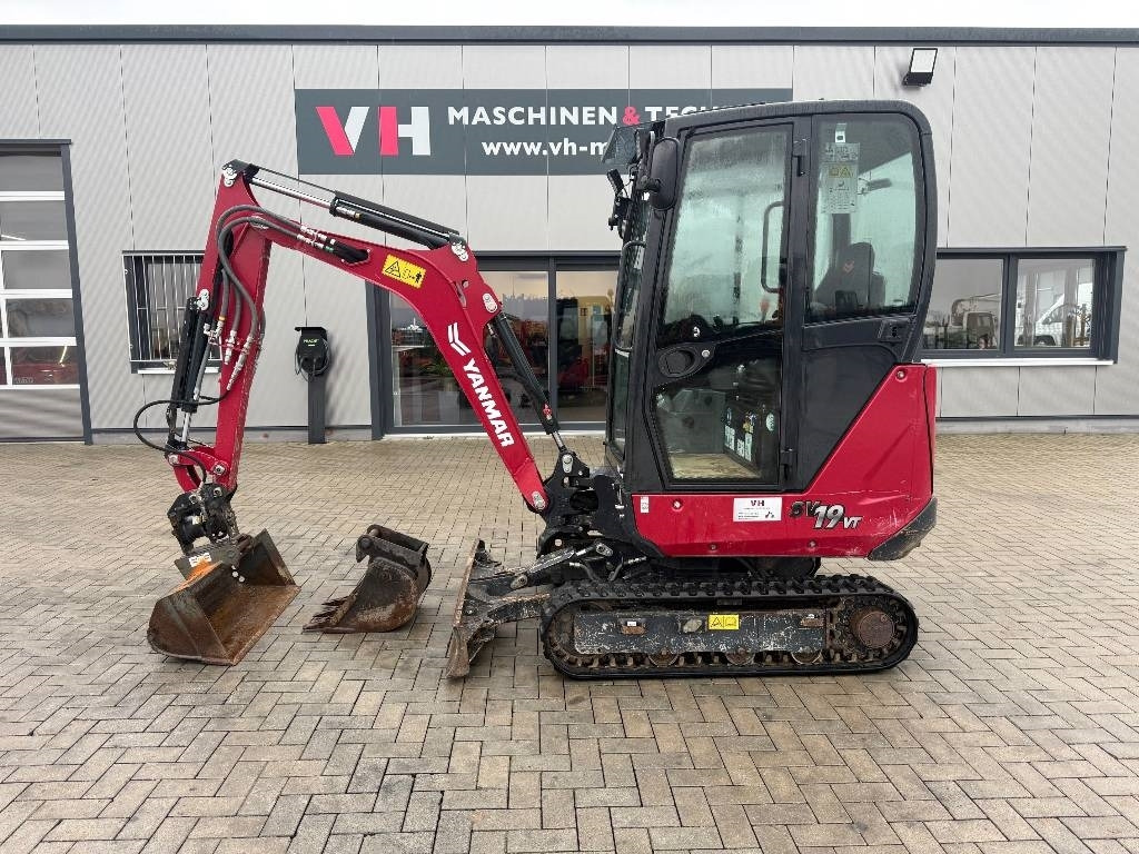 Yanmar SV 19 VT - Minikotró: 2 kép. Yanmar SV 19 VT - Minikotró: 2 kép.