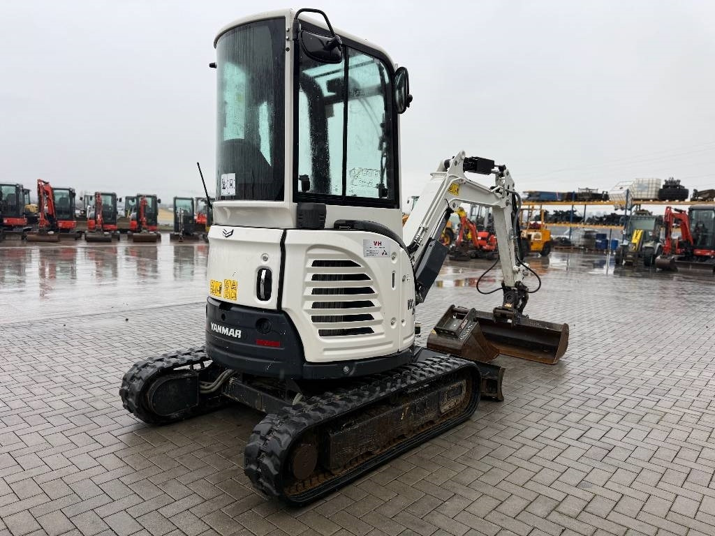 Yanmar Vio 23 - Minikotró: 4 kép. Yanmar Vio 23 - Minikotró: 4 kép.