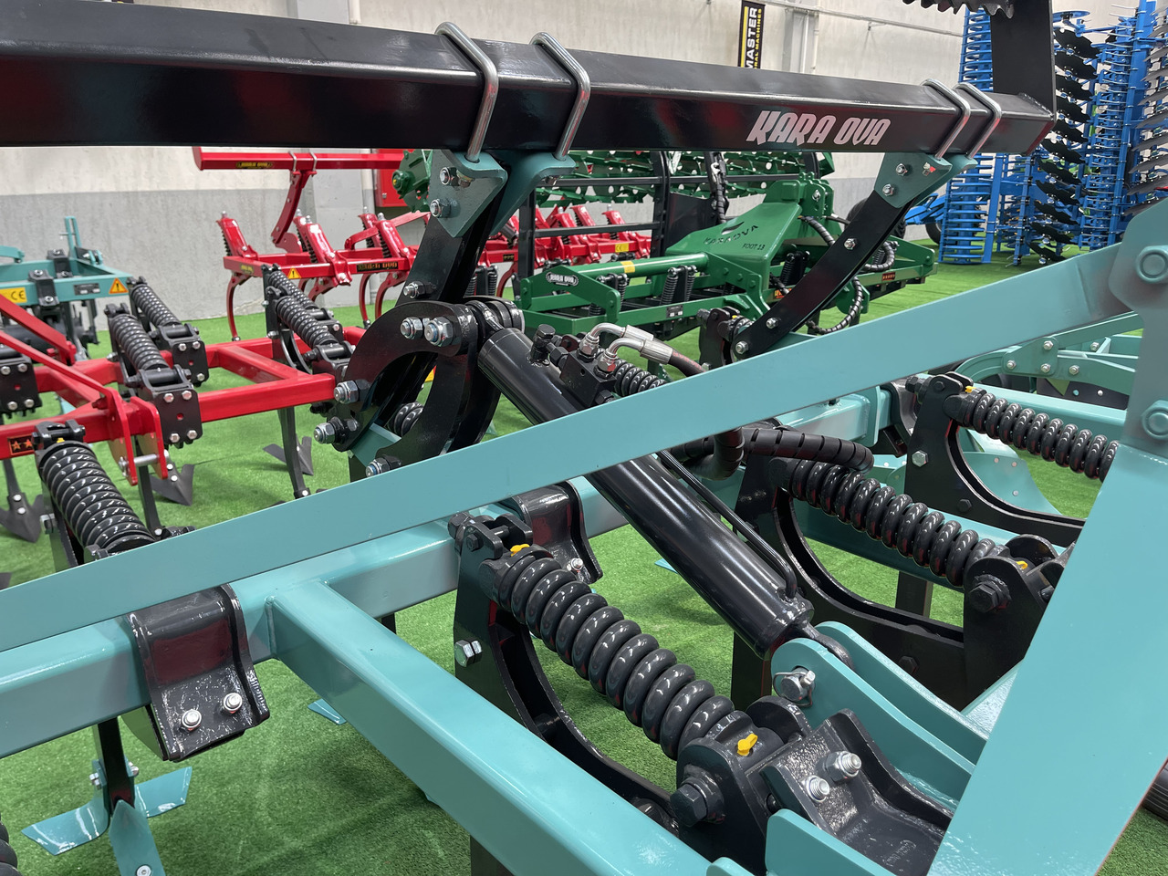 SOIL MASTER _SPRING LOADED CHISEL PLOUGH - Eke: 3 kép. SOIL MASTER _SPRING LOADED CHISEL PLOUGH - Eke: 3 kép.