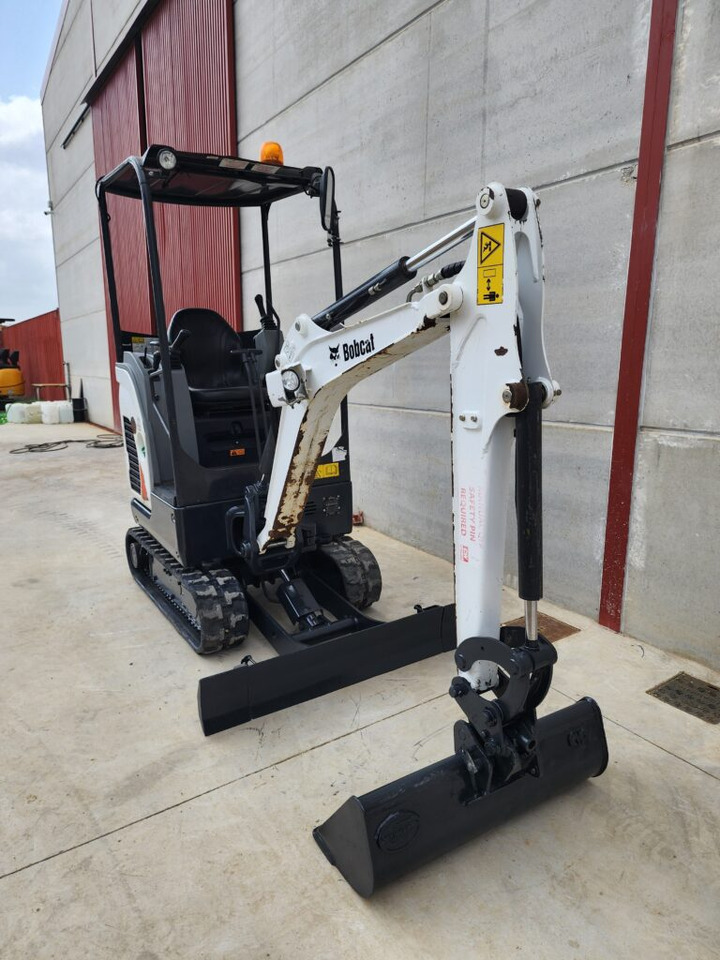 BOBCAT E17Z - Minikotró: 3 kép. BOBCAT E17Z - Minikotró: 3 kép.