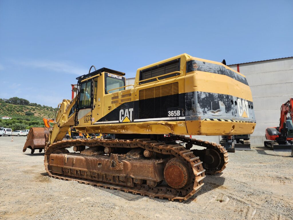 CAT 365BII - Lánctalpas kotró: 3 kép. CAT 365BII - Lánctalpas kotró: 3 kép.