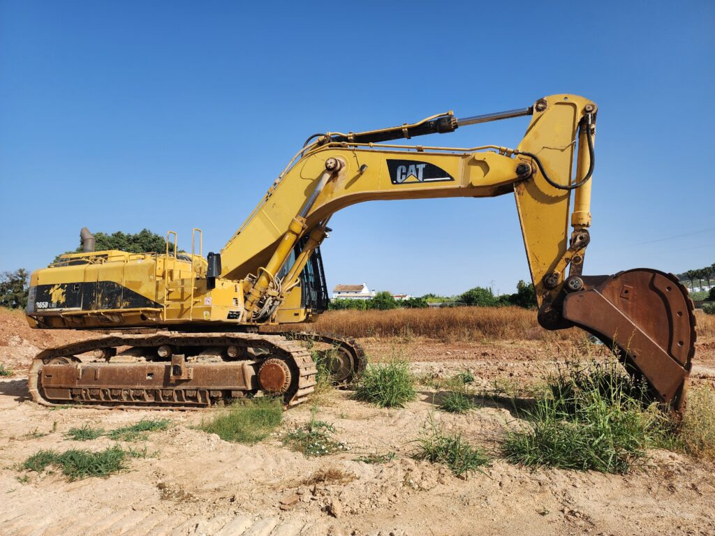CAT 365BII - Lánctalpas kotró: 2 kép. CAT 365BII - Lánctalpas kotró: 2 kép.
