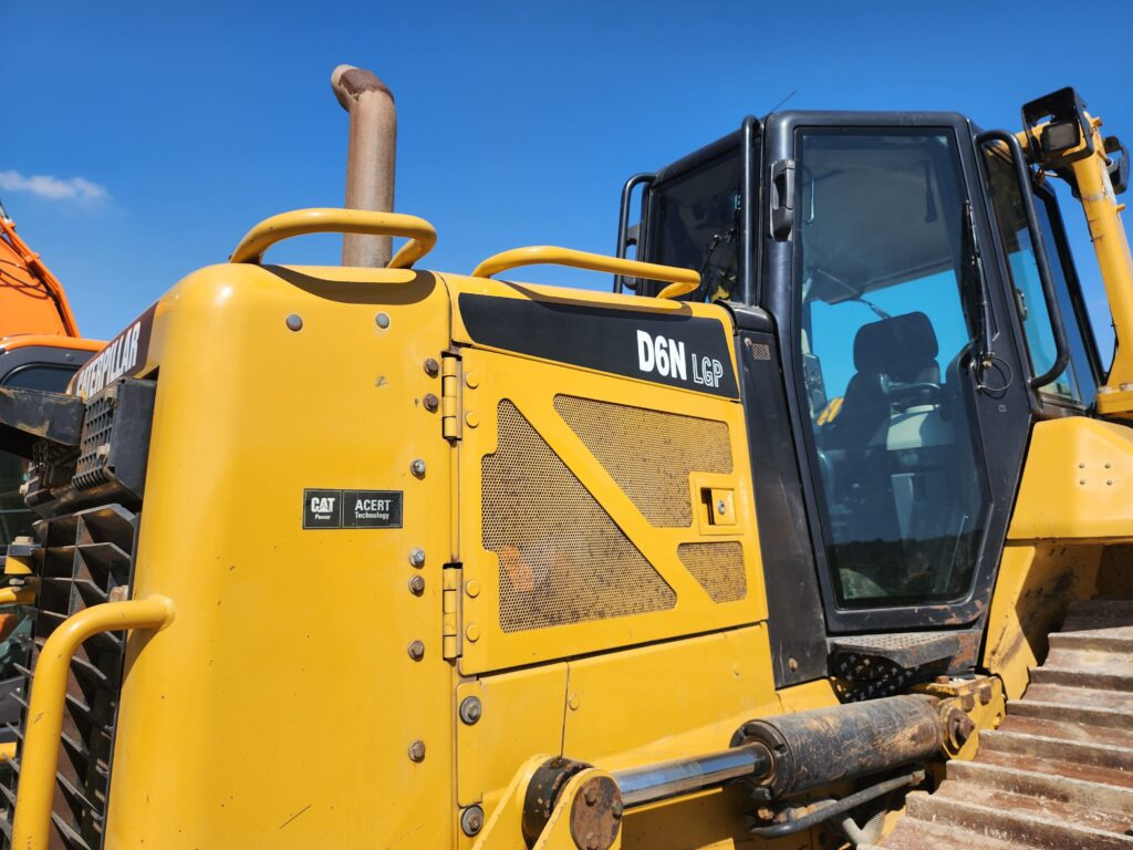 CAT D6N LGP - Buldózer: 3 kép. CAT D6N LGP - Buldózer: 3 kép.