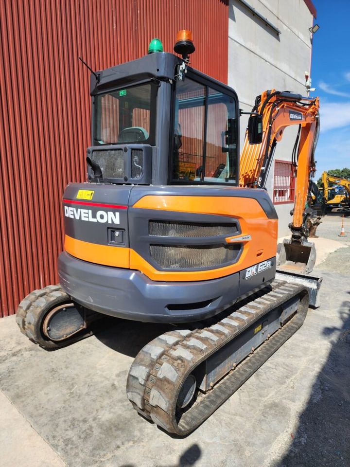 DEVELON DX62R-7 - Minikotró: 5 kép. DEVELON DX62R-7 - Minikotró: 5 kép.