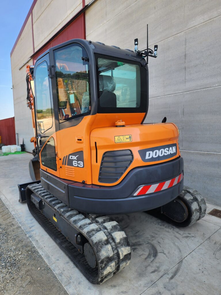 DOOSAN DX63R-3 - Minikotró: 3 kép. DOOSAN DX63R-3 - Minikotró: 3 kép.