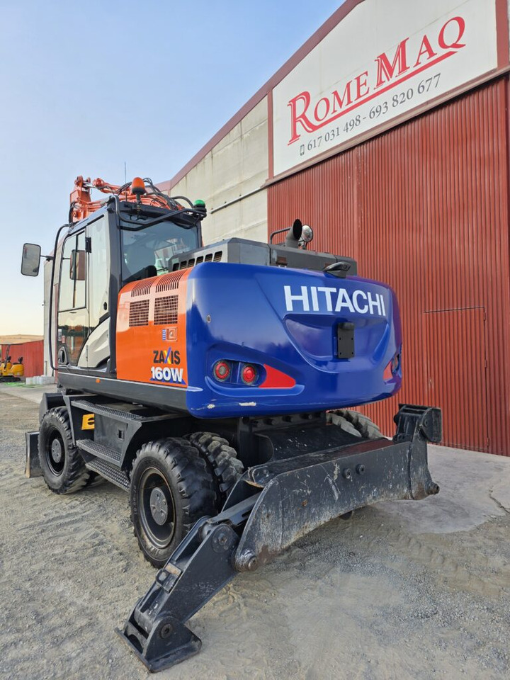 HITACHI ZX140W-6 - Gumikerekes kotró: 3 kép. HITACHI ZX140W-6 - Gumikerekes kotró: 3 kép.