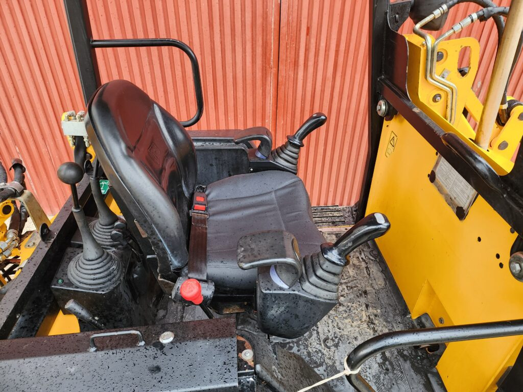 JCB 1CX - Kotrórakodó: 3 kép. JCB 1CX - Kotrórakodó: 3 kép.