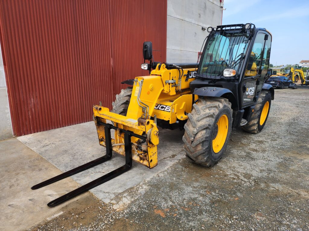 JCB 535-95 - Teleszkópos rakodó: 2 kép. JCB 535-95 - Teleszkópos rakodó: 2 kép.