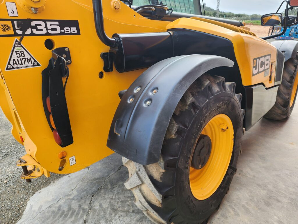 JCB 535-95 - Teleszkópos rakodó: 4 kép. JCB 535-95 - Teleszkópos rakodó: 4 kép.
