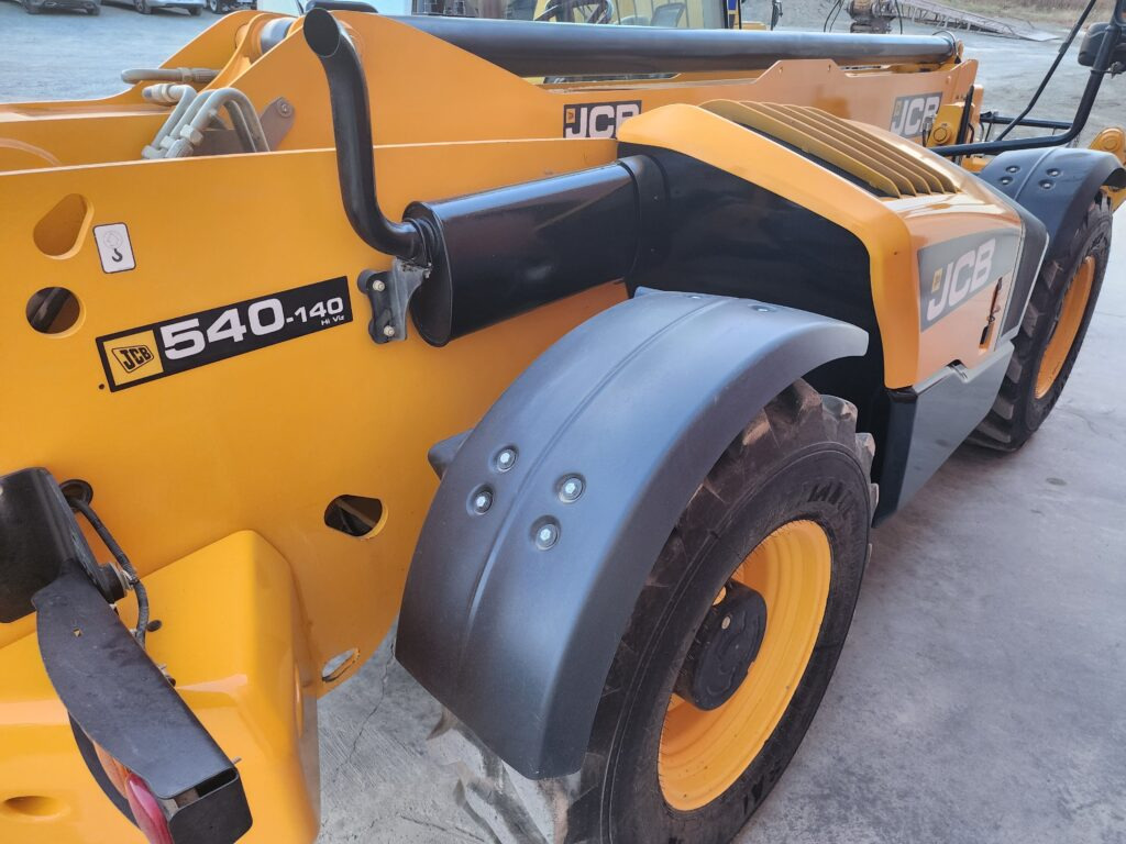 Teleszkópos rakodó JCB 540-140 HI VIZ: 8 kép.
