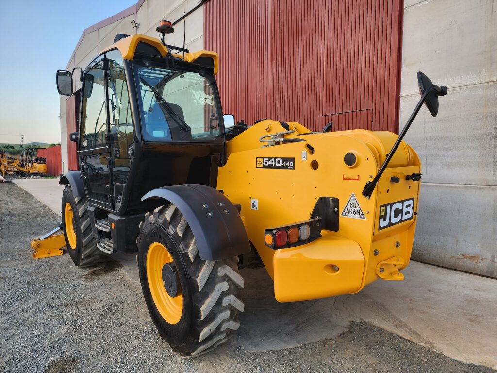 Teleszkópos rakodó JCB 540-140 HI VIZ: 6 kép.