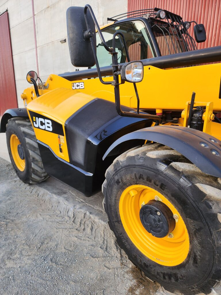 Teleszkópos rakodó JCB 540-140 HI VIZ: 10 kép.