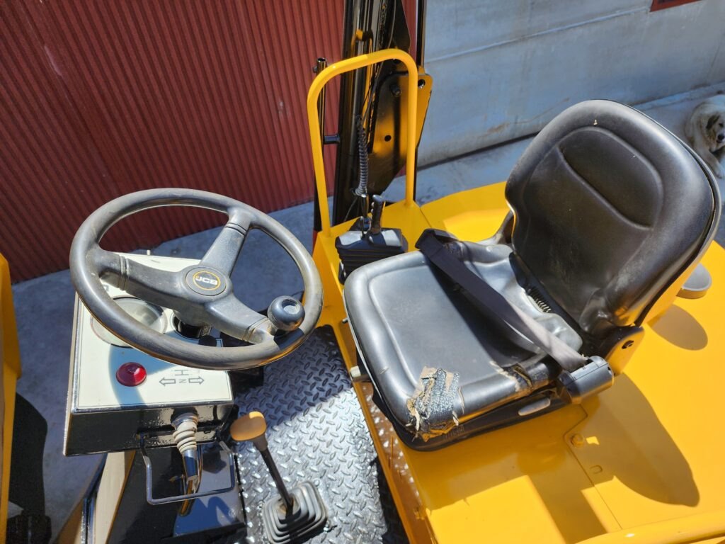 Minidömper JCB 9TFT: 7 kép. Minidömper JCB 9TFT: 7 kép.