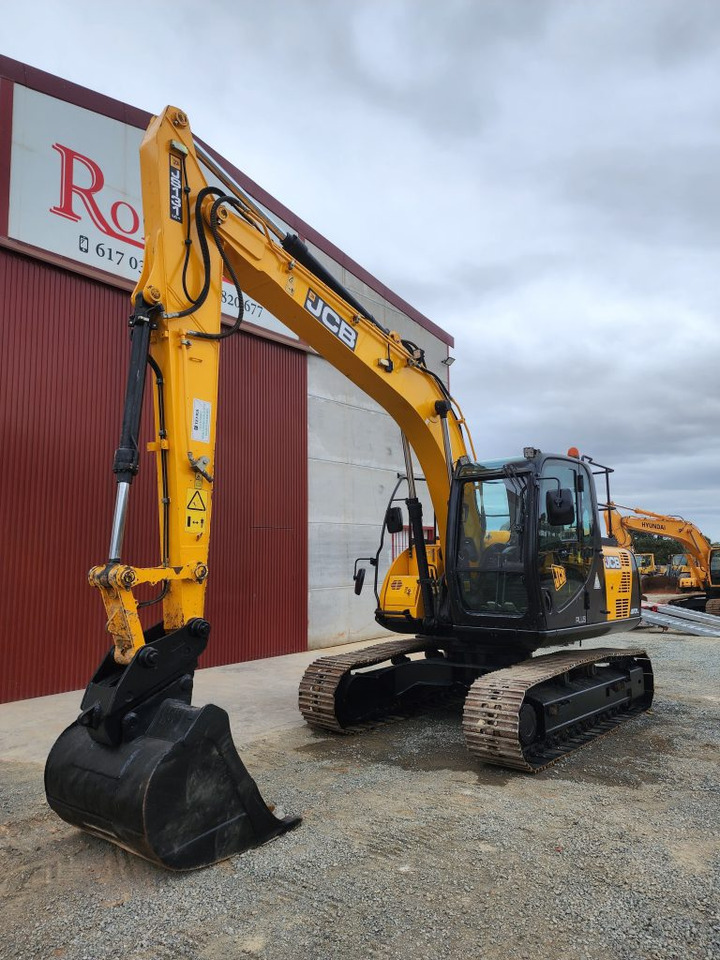 JCB JS131LC - Lánctalpas kotró: 3 kép. JCB JS131LC - Lánctalpas kotró: 3 kép.