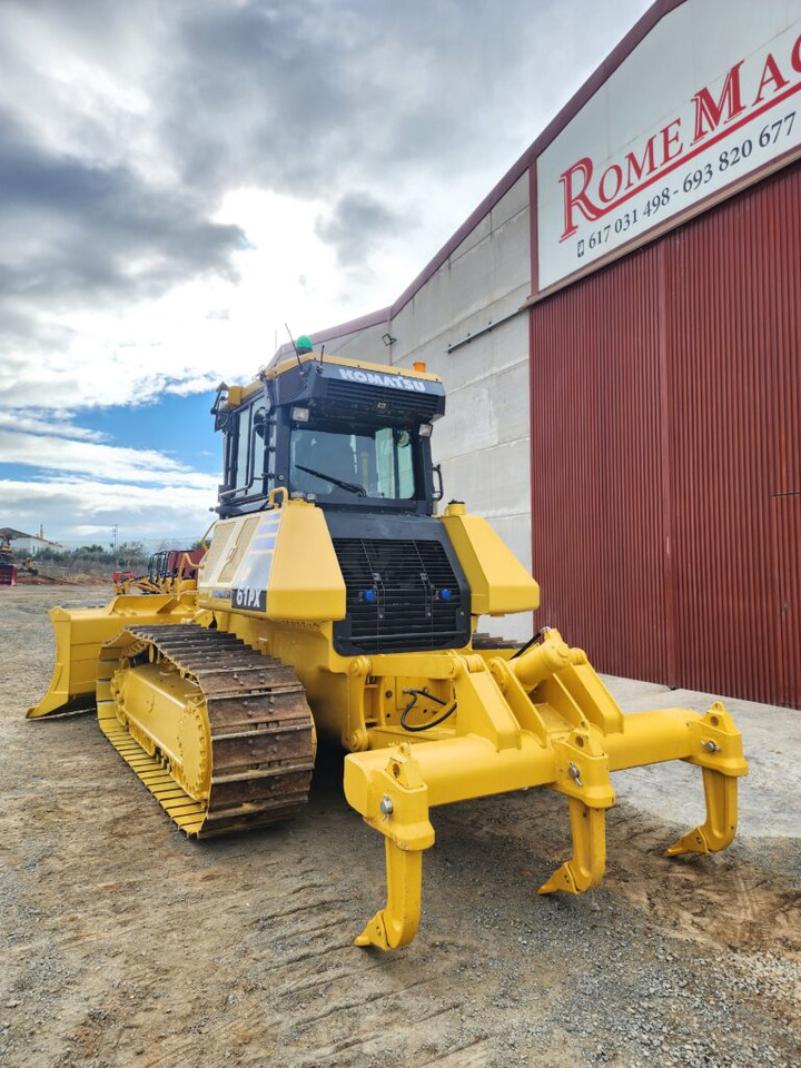 KOMATSU D61PX-23 - Buldózer: 2 kép. KOMATSU D61PX-23 - Buldózer: 2 kép.