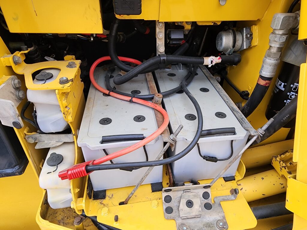 KOMATSU D61PX-23 - Buldózer: 3 kép. KOMATSU D61PX-23 - Buldózer: 3 kép.