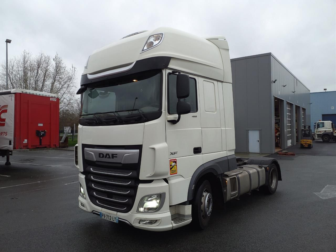 DAF MEGA XF480 - Nyergesvontató: 2 kép. DAF MEGA XF480 - Nyergesvontató: 2 kép.