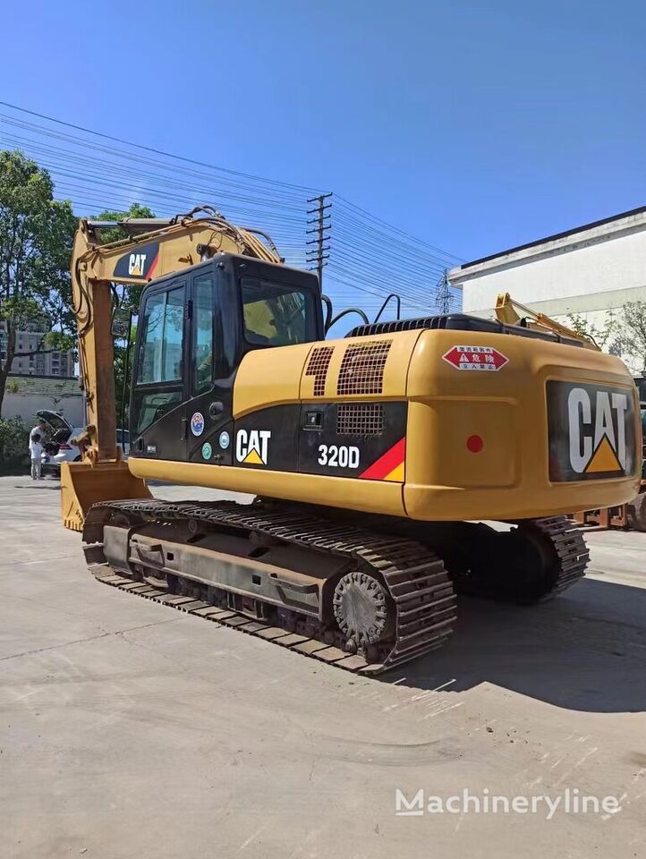 Caterpillar 320D - Lánctalpas kotró: 1 kép. Caterpillar 320D - Lánctalpas kotró: 1 kép.