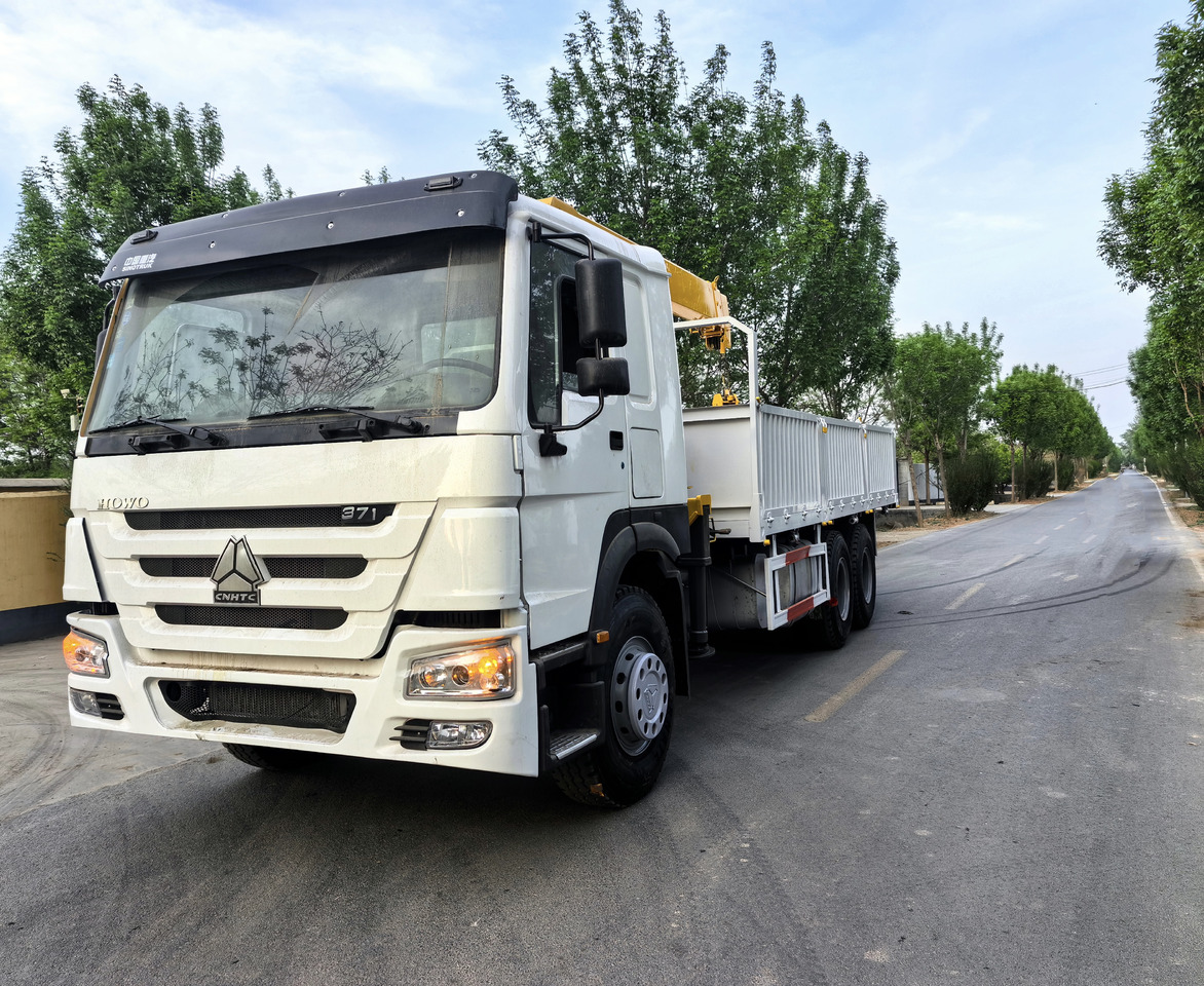HOWO 371HP CRANE TRUCK - Darus autó: 3 kép. HOWO 371HP CRANE TRUCK - Darus autó: 3 kép.
