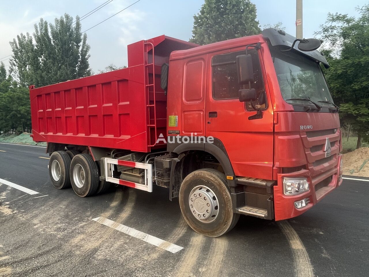 Howo 6x4 DUMP TRUCK - Billenőplatós teherautó: 1 kép. Howo 6x4 DUMP TRUCK - Billenőplatós teherautó: 1 kép.