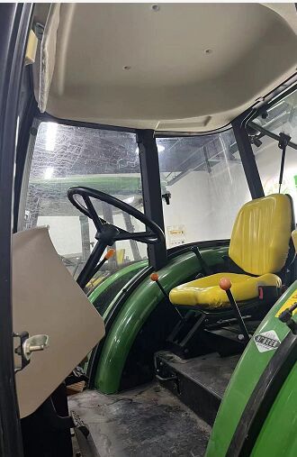 John Deere 1404 - Traktor: 3 kép. John Deere 1404 - Traktor: 3 kép.