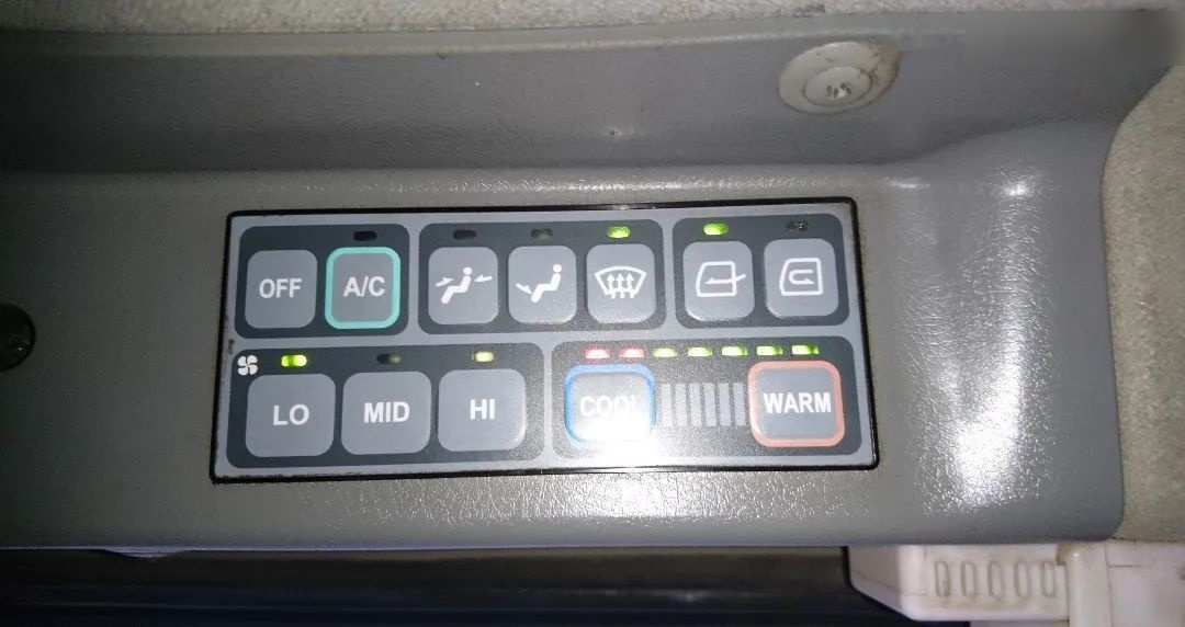 Gumikerekes homlokrakodó Doosan DL 400: 7 kép.