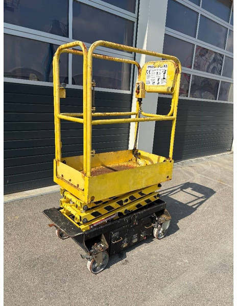 Boss 4,55m Arbeitsbühne Personenlift, BJ 2009 - Ollós emelő: 5 kép. Boss 4,55m Arbeitsbühne Personenlift, BJ 2009 - Ollós emelő: 5 kép.