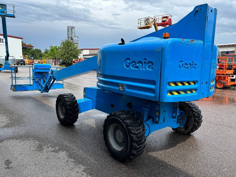 Genie S45 - 15,7m Diesel 4x4 Teleskop-Arbeitsbühne - Személyemelő: 4 kép. Genie S45 - 15,7m Diesel 4x4 Teleskop-Arbeitsbühne - Személyemelő: 4 kép.
