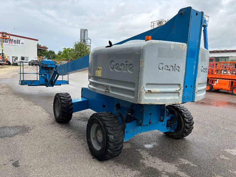 Genie S45 - 15,7m Diesel 4x4 Teleskop-Arbeitsbühne - Személyemelő: 4 kép. Genie S45 - 15,7m Diesel 4x4 Teleskop-Arbeitsbühne - Személyemelő: 4 kép.