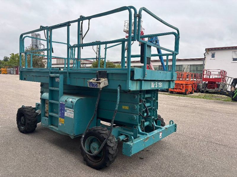 Haulotte H 12 SDX 12m Diesel Scherenarbeitsbühne - Ollós emelő: 4 kép. Haulotte H 12 SDX 12m Diesel Scherenarbeitsbühne - Ollós emelő: 4 kép.