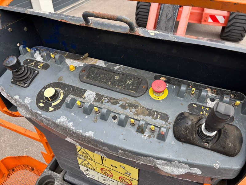 JLG 510AJ - 17,8m Diesel Gelenk-Teleskop-Bühne - Személyemelő: 4 kép. JLG 510AJ - 17,8m Diesel Gelenk-Teleskop-Bühne - Személyemelő: 4 kép.