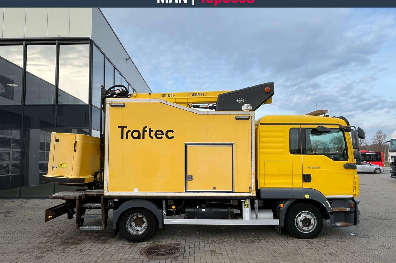 MAN 8.220 4X2 bokštelis(9291) - Darus autó: 5 kép. MAN 8.220 4X2 bokštelis(9291) - Darus autó: 5 kép.