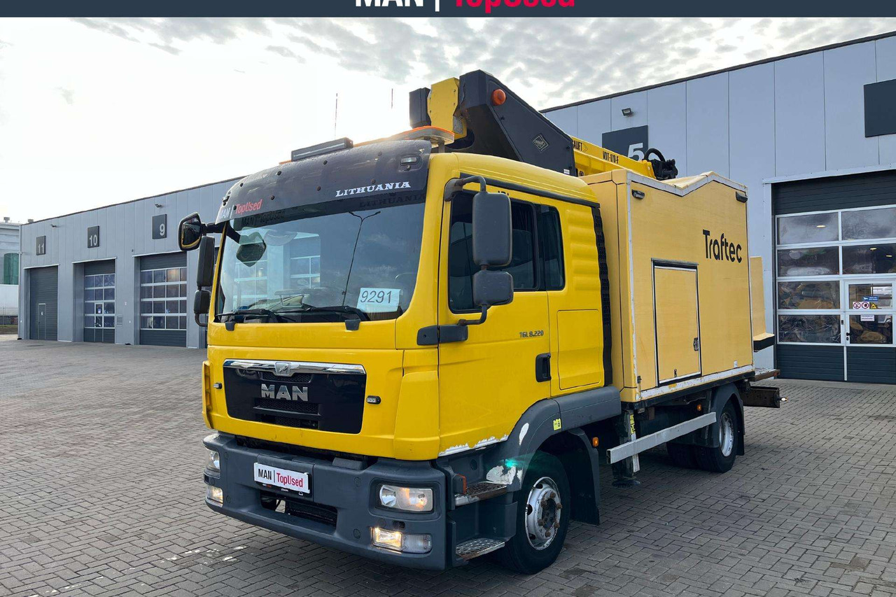 MAN 8.220 4X2 bokštelis(9291) - Darus autó: 1 kép. MAN 8.220 4X2 bokštelis(9291) - Darus autó: 1 kép.