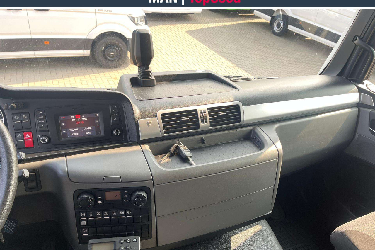 Hűtős teherautó MAN TGM 18.250 4X2 Thermo King (8626): 12 kép. Hűtős teherautó MAN TGM 18.250 4X2 Thermo King (8626): 12 kép.