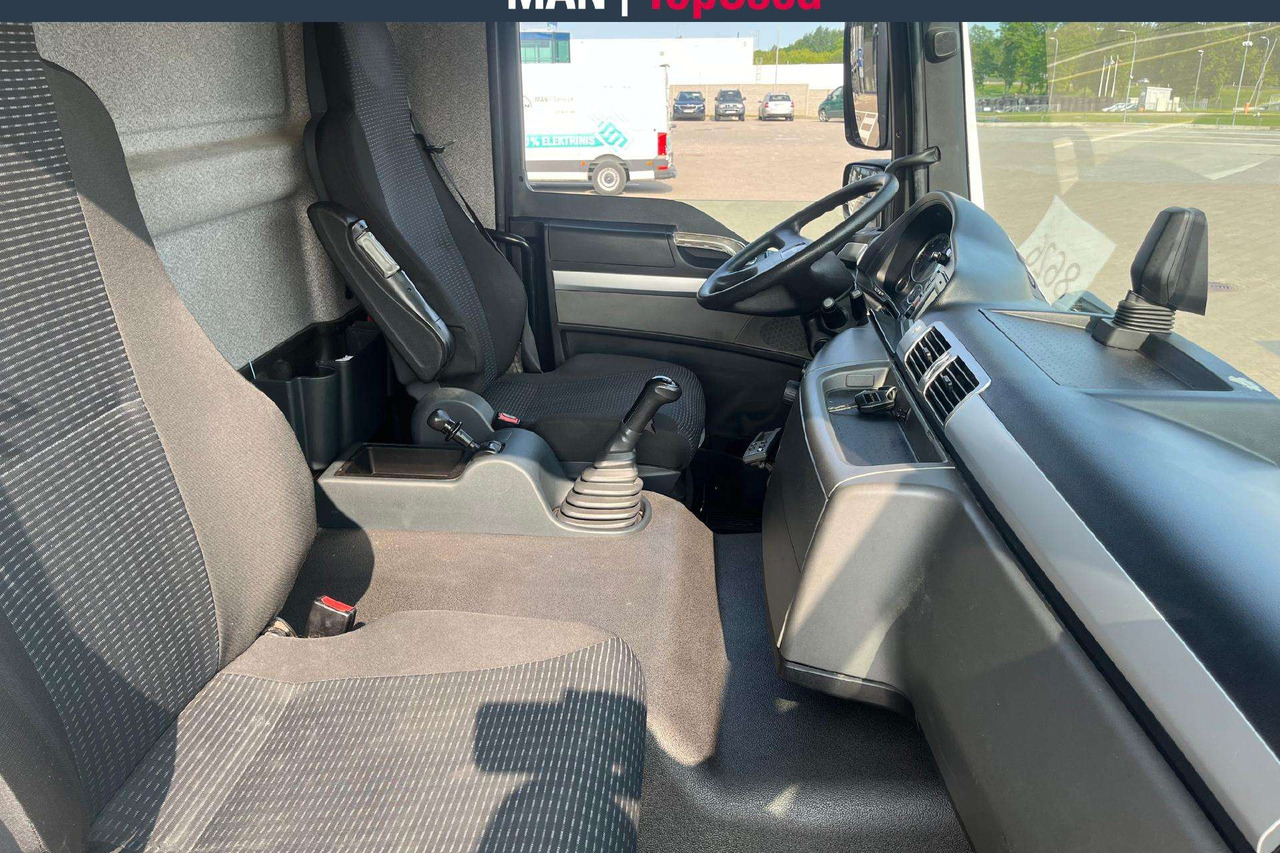 Hűtős teherautó MAN TGM 18.250 4X2 Thermo King (8626): 11 kép. Hűtős teherautó MAN TGM 18.250 4X2 Thermo King (8626): 11 kép.