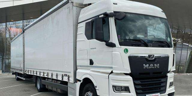 MAN TGX18.470 4x2 LL Retarder (8830) - Ponyvás teherautó: 2 kép. MAN TGX18.470 4x2 LL Retarder (8830) - Ponyvás teherautó: 2 kép.