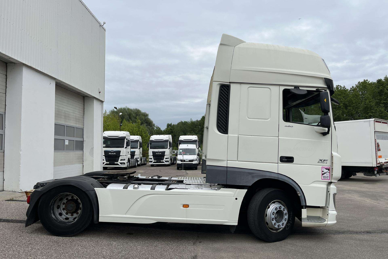 DAF XF 460 FT (8576) - Nyergesvontató: 5 kép. DAF XF 460 FT (8576) - Nyergesvontató: 5 kép.