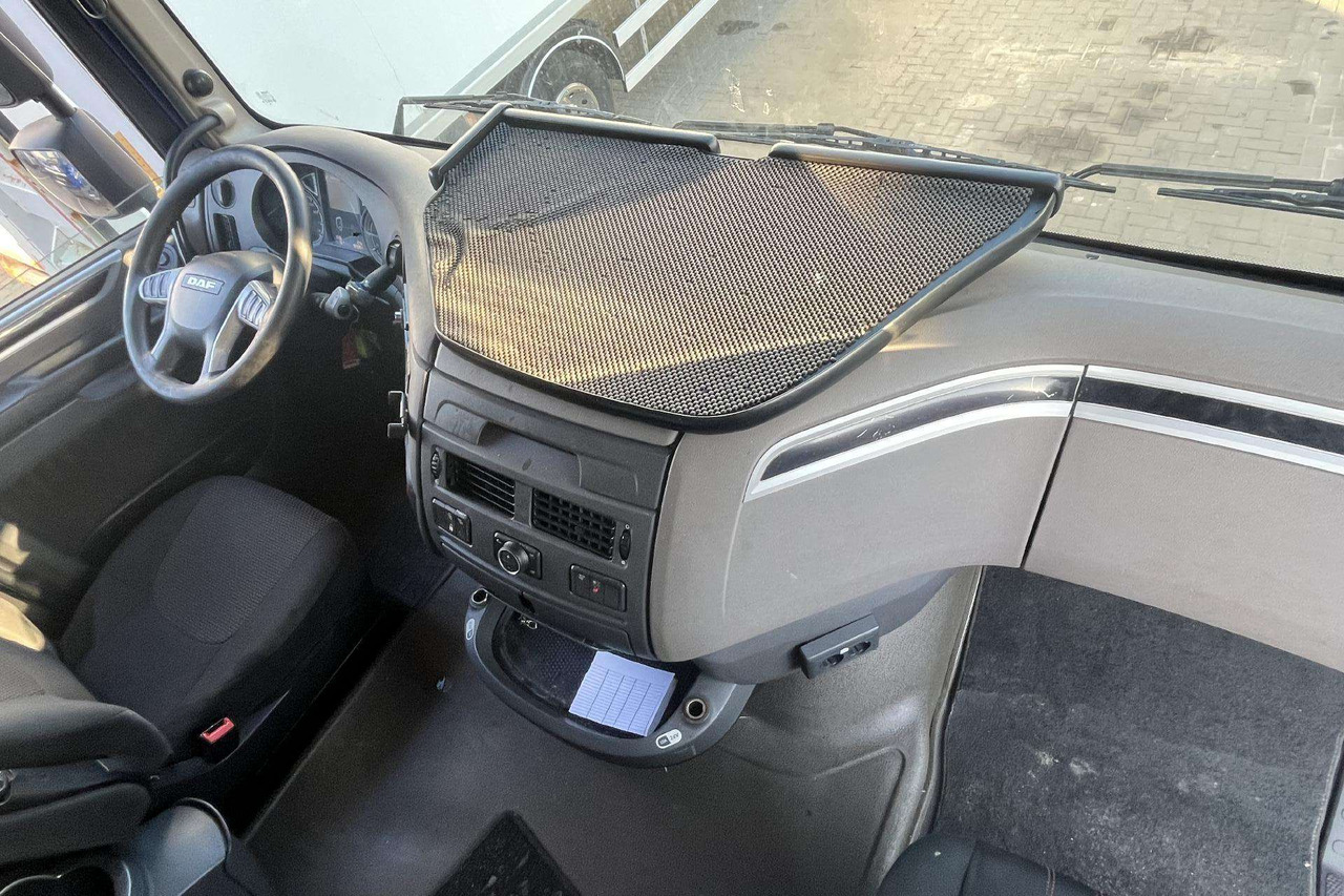 Interior photo 3: Nyergesvontató DAF XF 480 MEGA (8305)