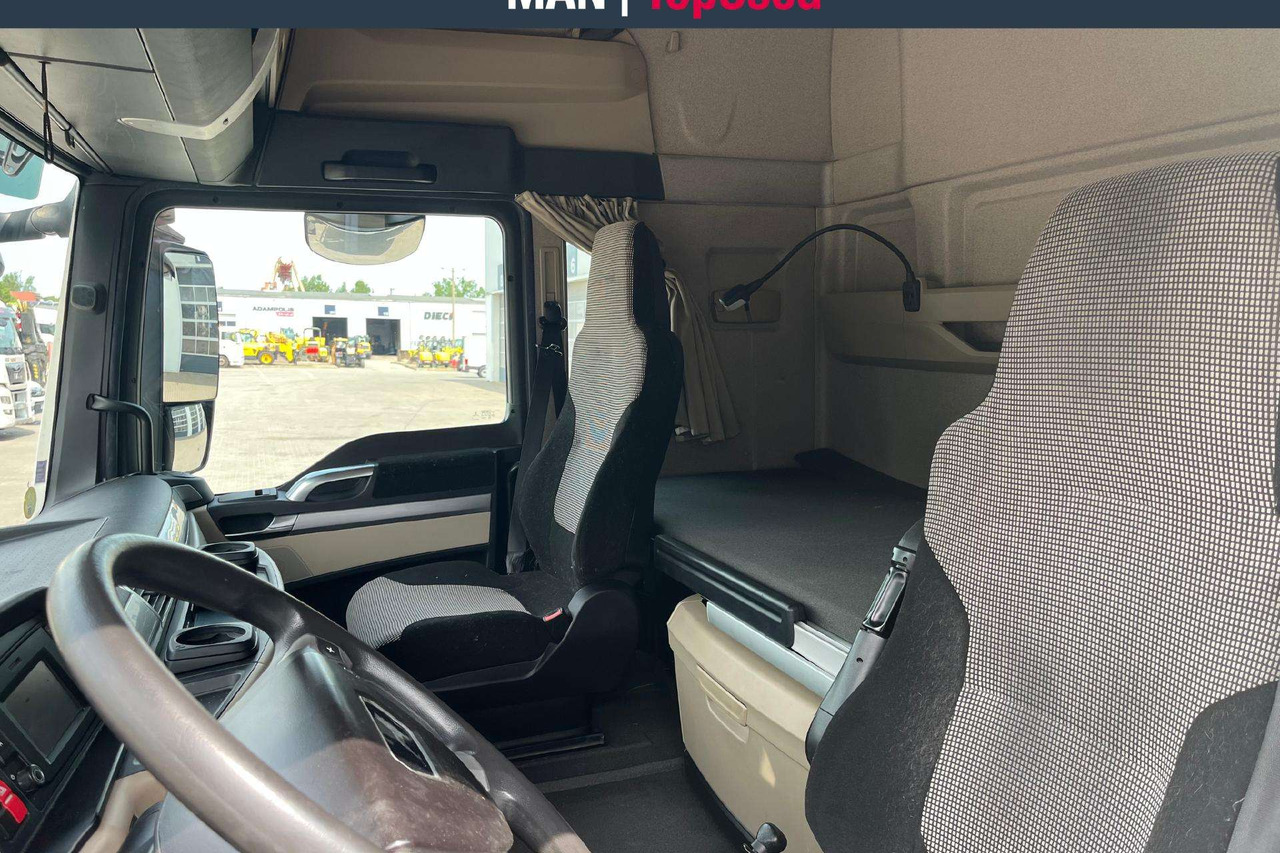 MAN 18.460 XLX Cab Retarder (8624) - Nyergesvontató: 5 kép. MAN 18.460 XLX Cab Retarder (8624) - Nyergesvontató: 5 kép.