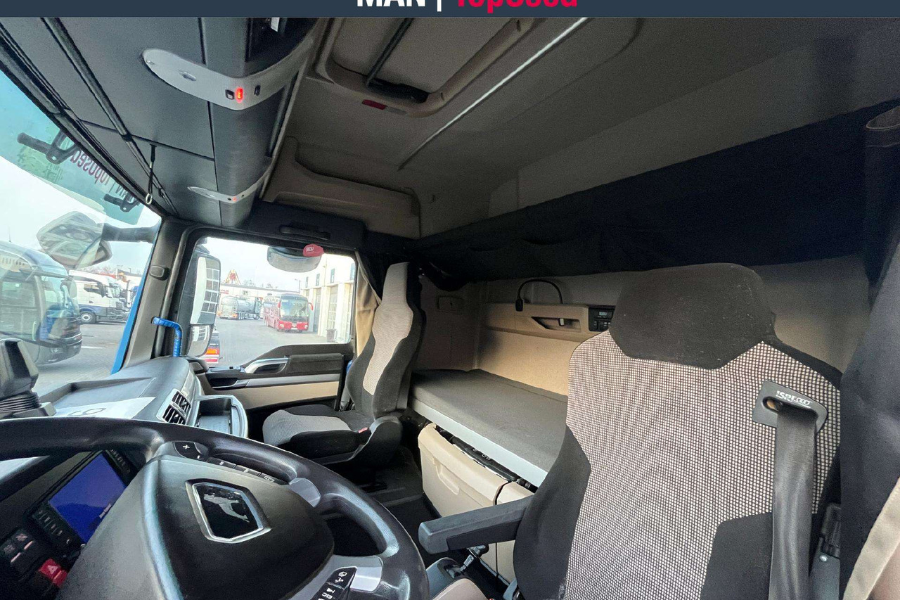 MAN 18.460 XLX cab Hidraulika (9312) - Nyergesvontató: 4 kép. MAN 18.460 XLX cab Hidraulika (9312) - Nyergesvontató: 4 kép.