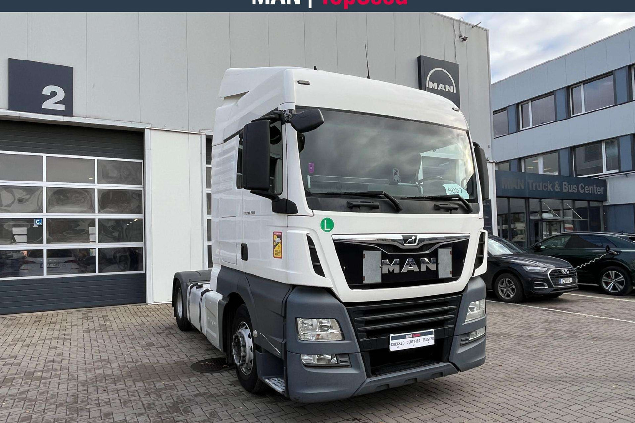 MAN 18.500 XLX Cab Retarder (9057) - Nyergesvontató: 2 kép. MAN 18.500 XLX Cab Retarder (9057) - Nyergesvontató: 2 kép.